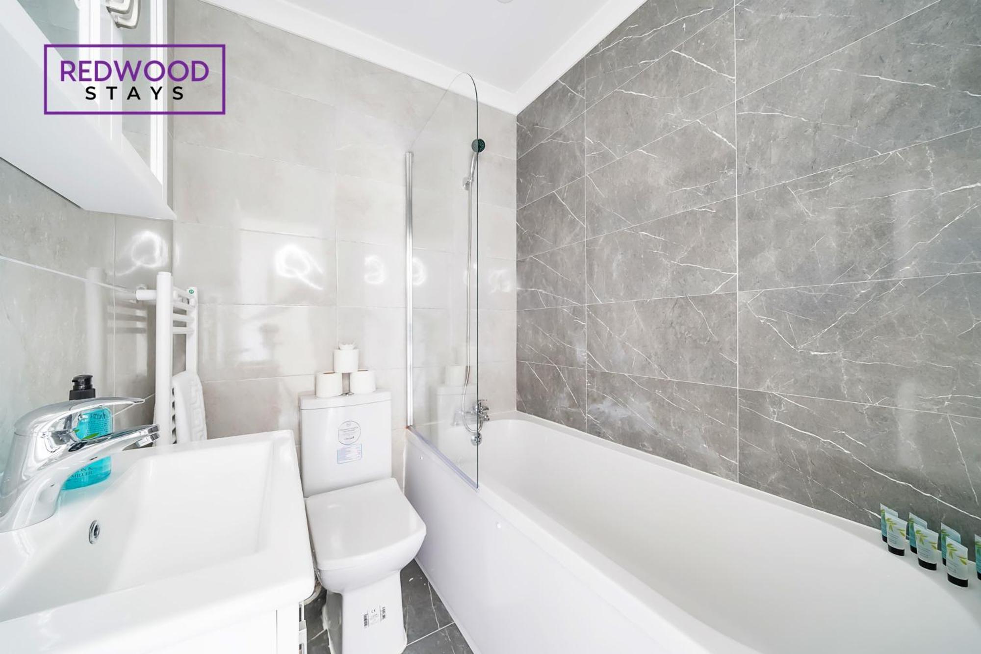 Brand New, 2 Bed 1 Bath, Modern Town Center Apartment, Free Wifi & Netflix By Redwood Stays Aldershot Εξωτερικό φωτογραφία