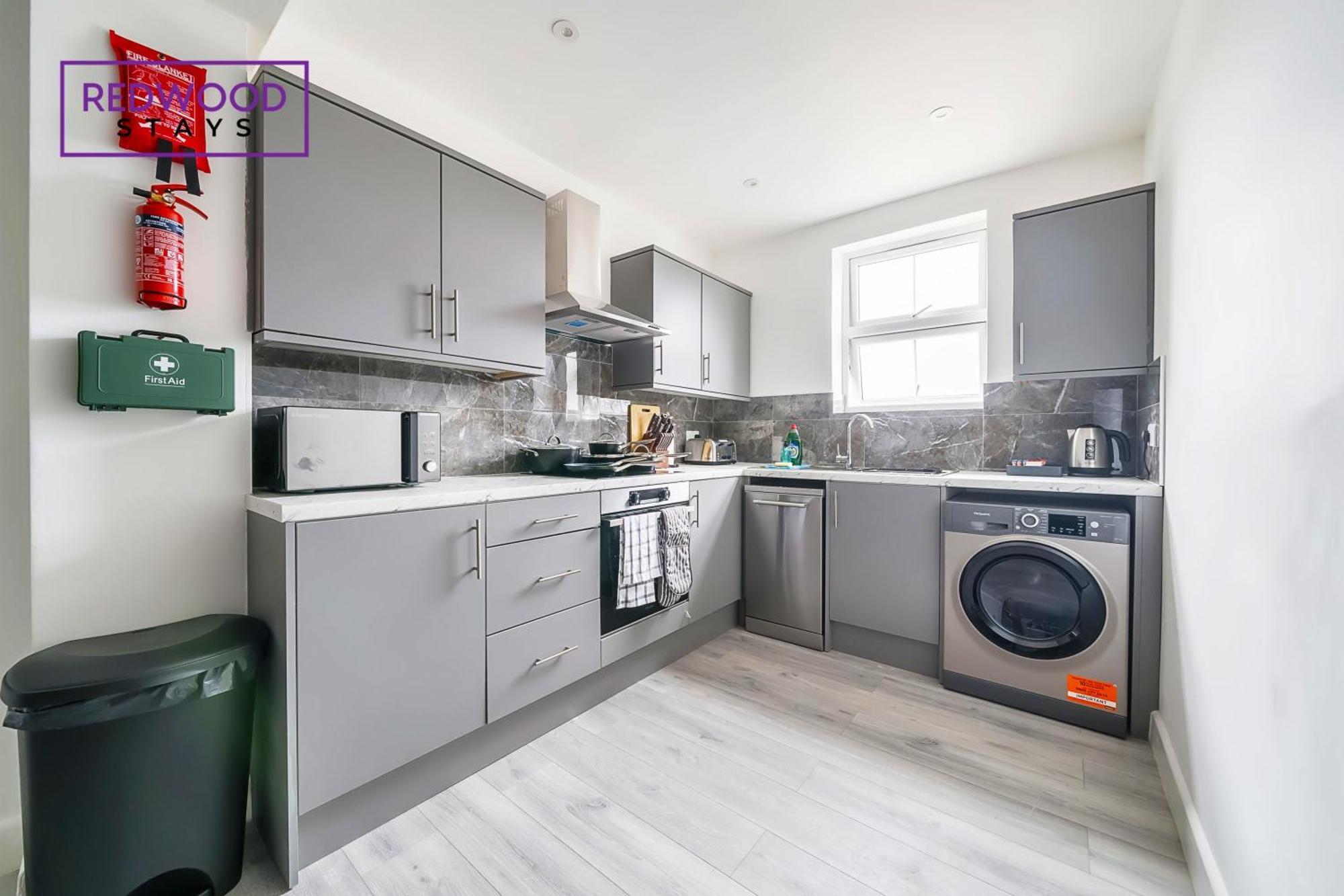 Brand New, 2 Bed 1 Bath, Modern Town Center Apartment, Free Wifi & Netflix By Redwood Stays Aldershot Εξωτερικό φωτογραφία