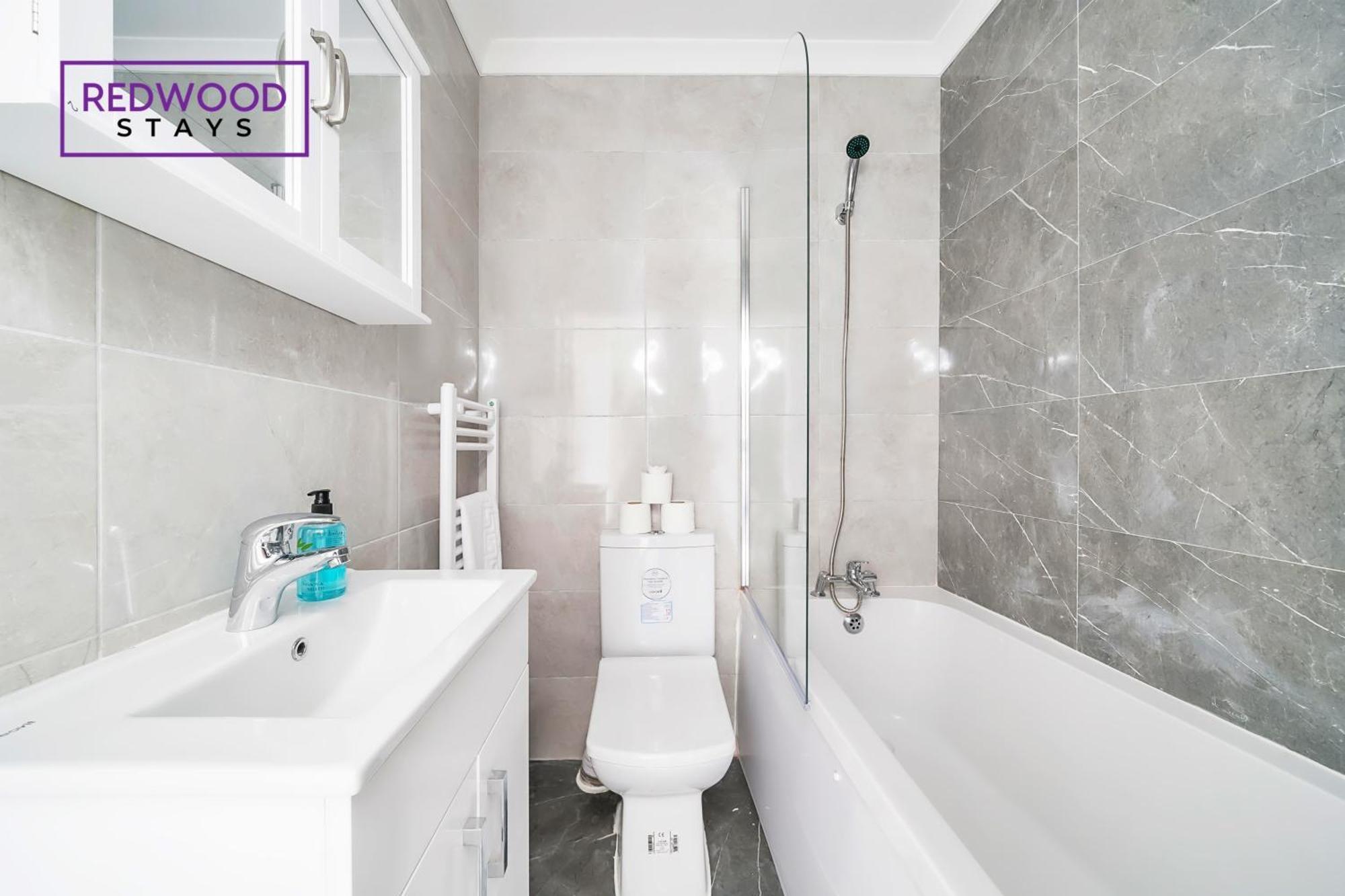 Brand New, 2 Bed 1 Bath, Modern Town Center Apartment, Free Wifi & Netflix By Redwood Stays Aldershot Εξωτερικό φωτογραφία